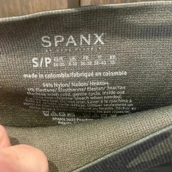 Spanx Look at Me Now Crop Camo Leggings - Picture 4 of 5